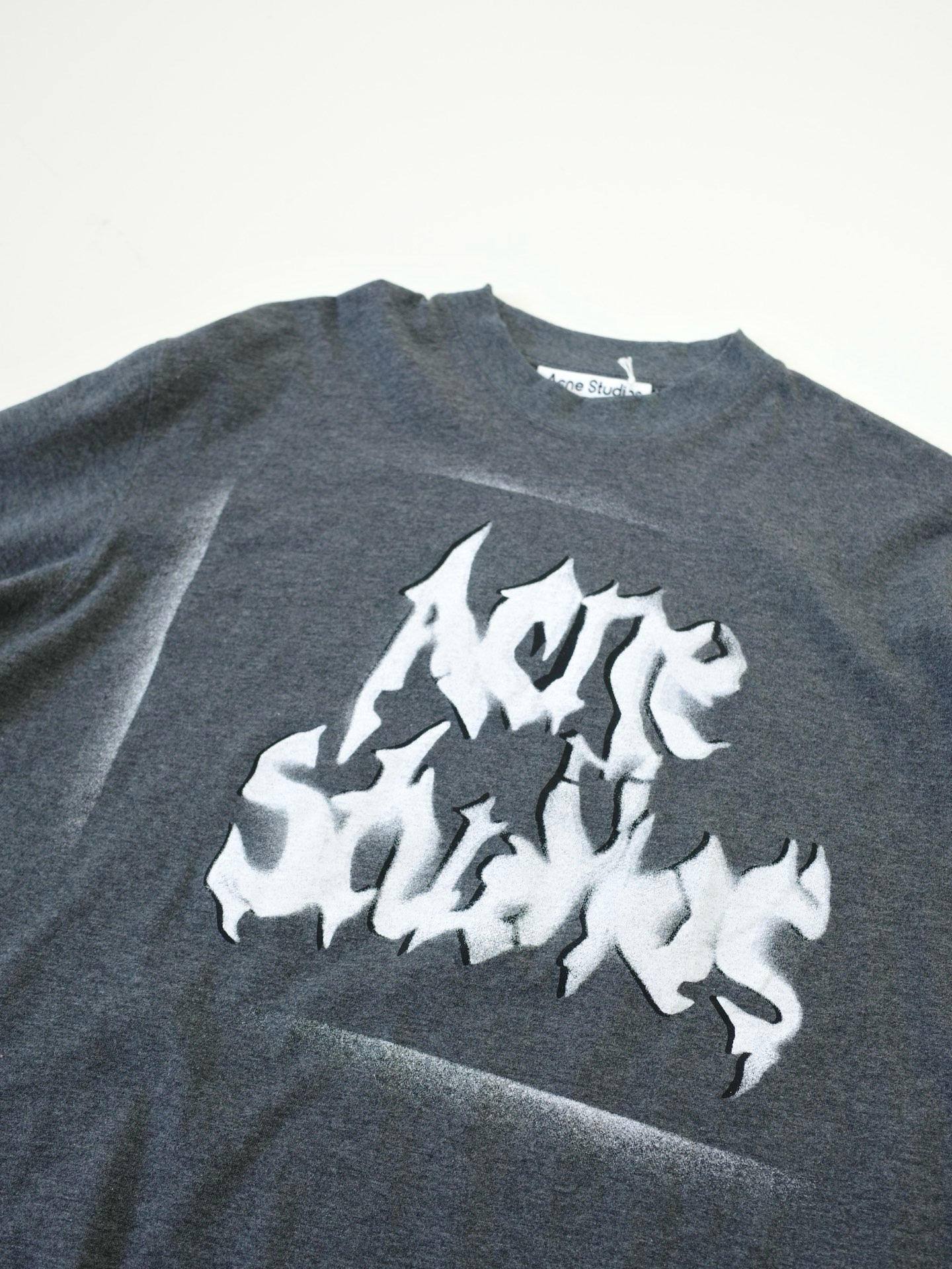 Acne studios 造舊破洞長袖tee
