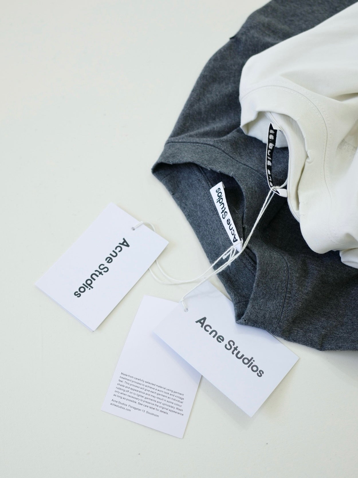 Acne studios 造舊破洞長袖tee