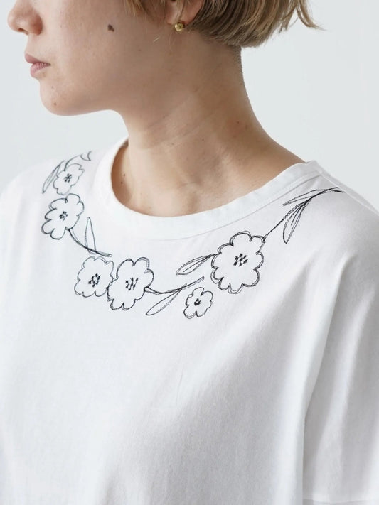 45R 花朵刺繡tee
