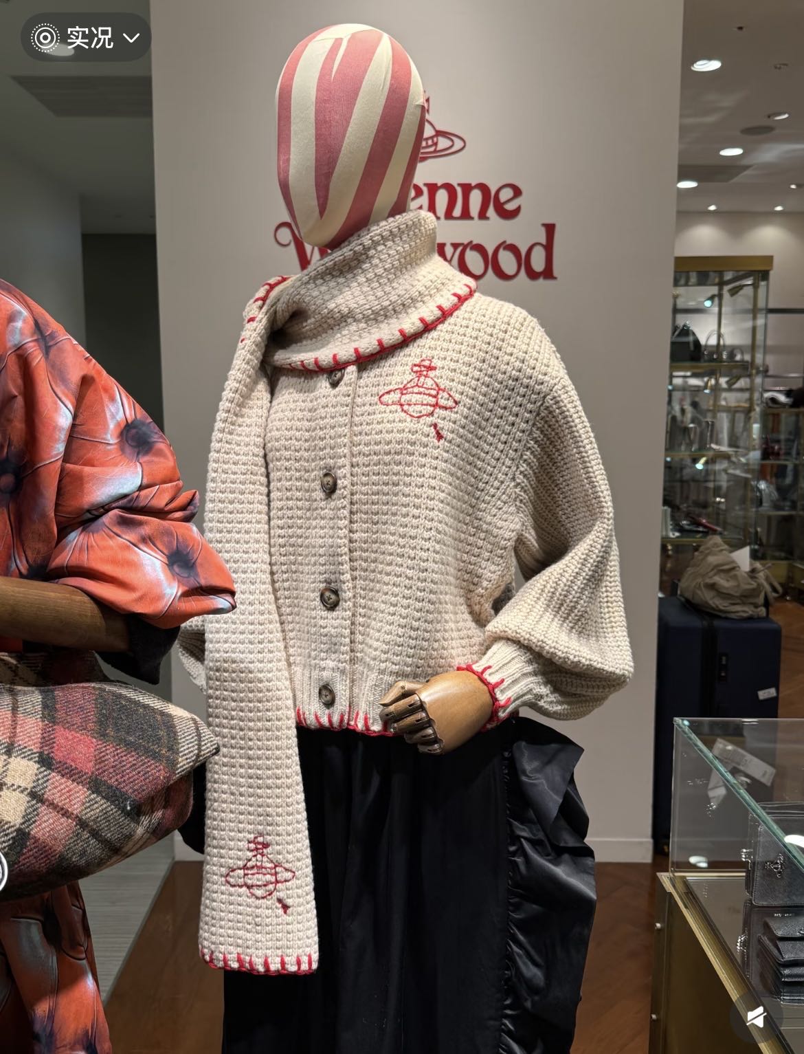 Vivienne Westwood sweater 連頸巾