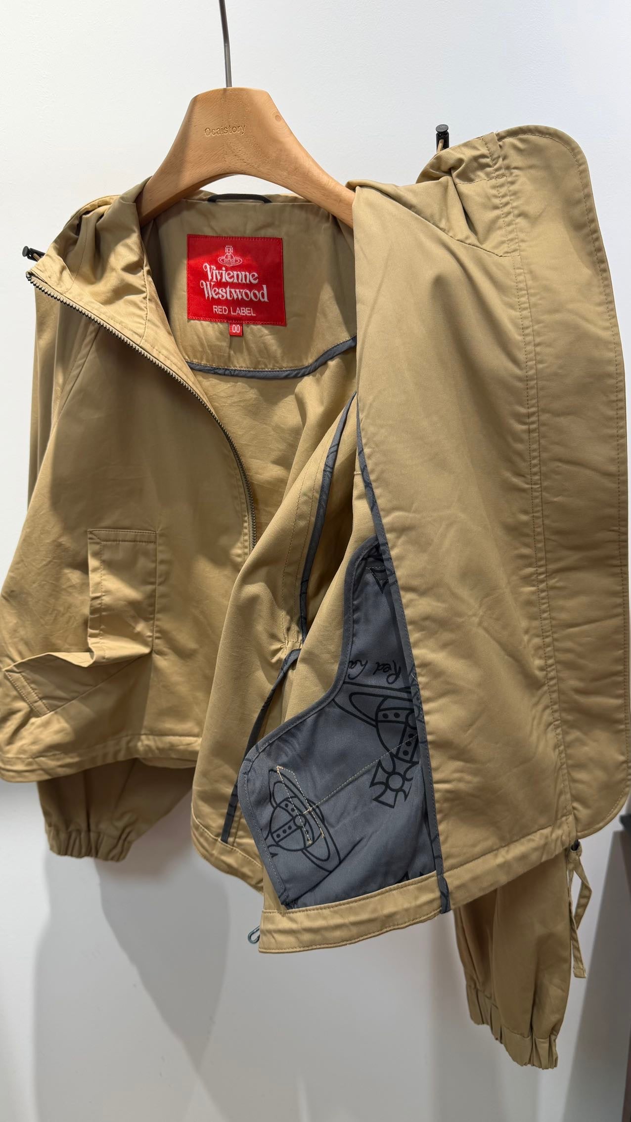 Vivienne Westwood 布貼風褸