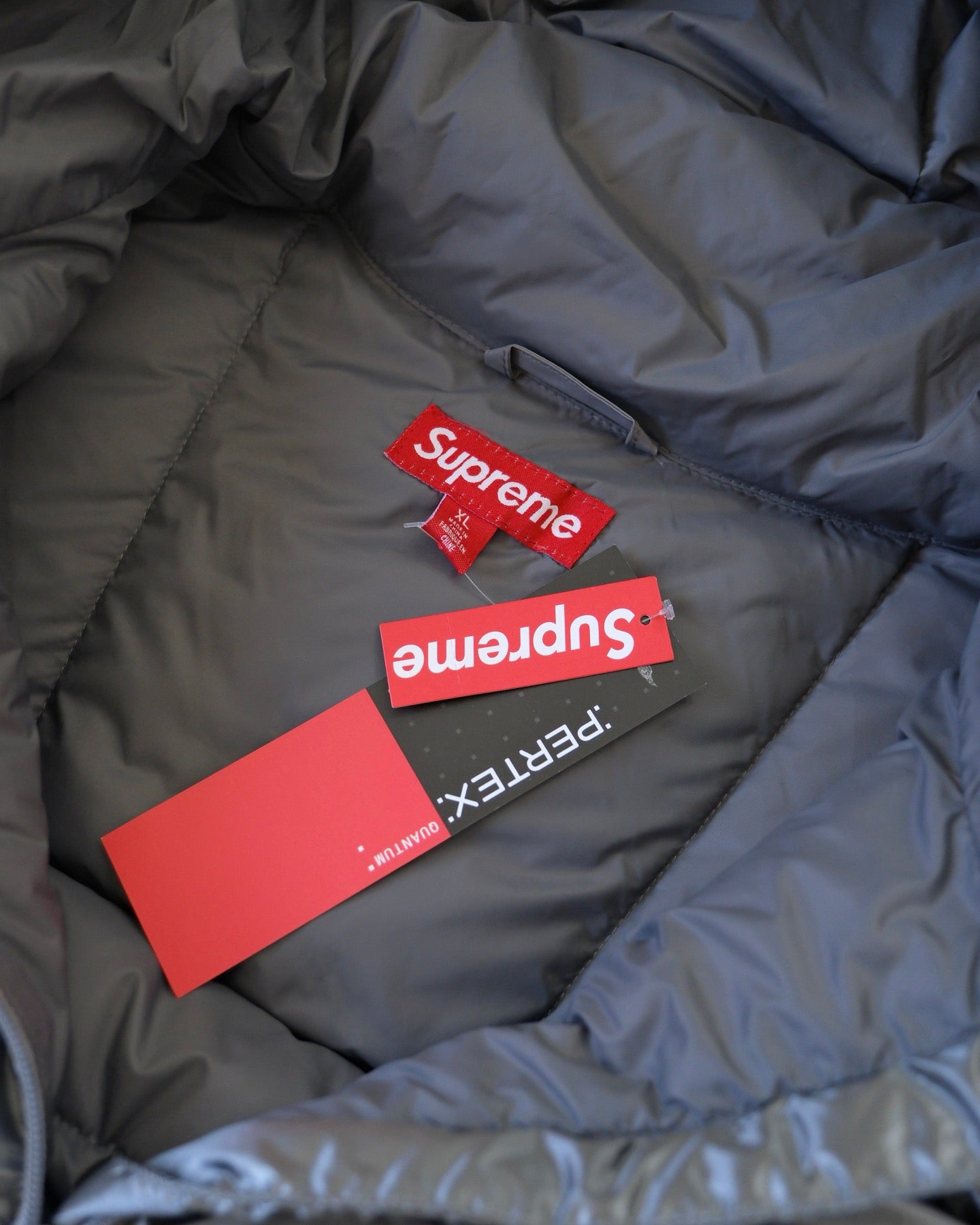 Supreme羽絨