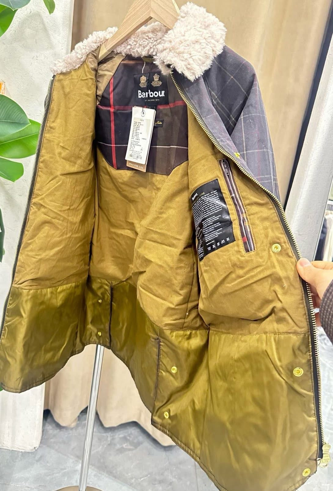 Barbour 羊羔毛格外套