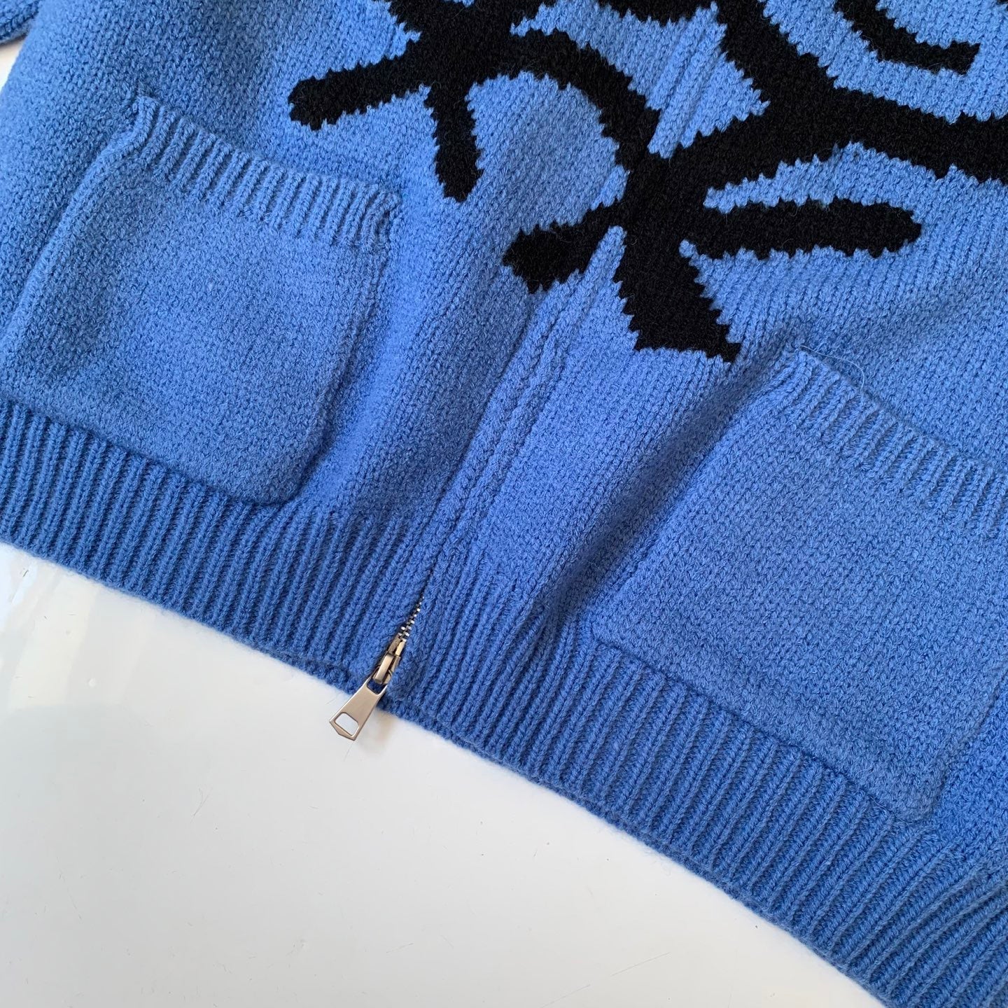 韓國urban sophistication 刺繡sweater