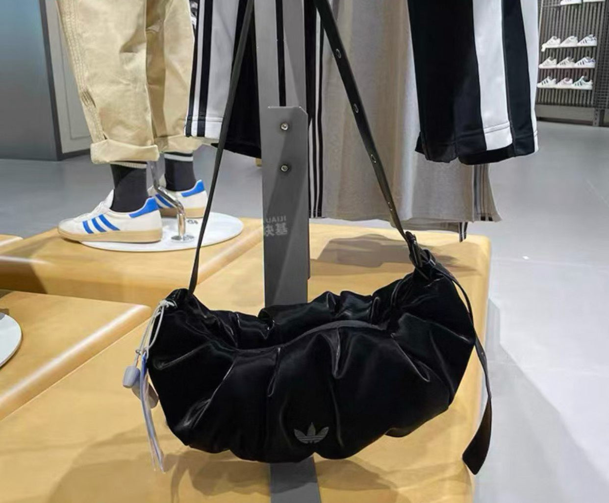 Adidas 雲朵袋