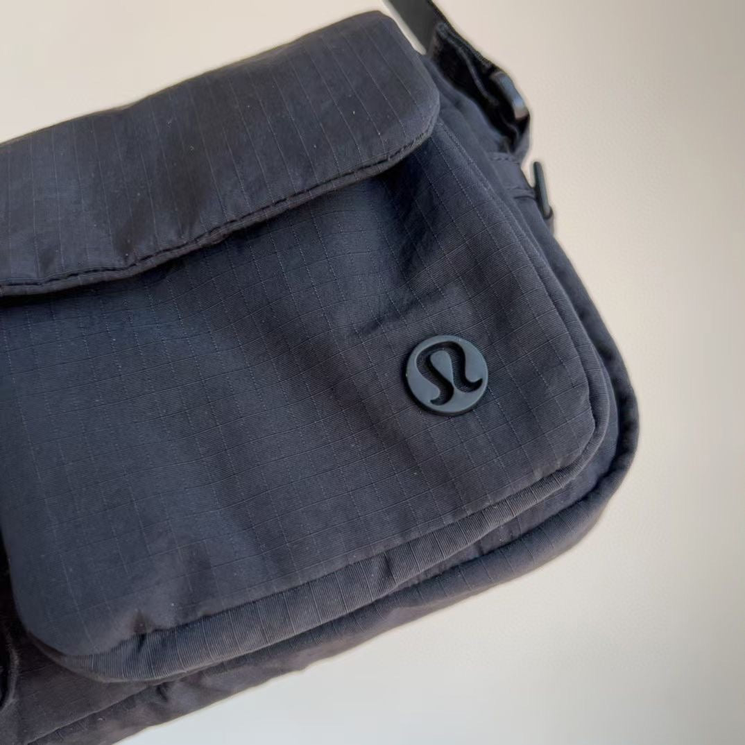 Lululemon multi pocket crossbody bag
