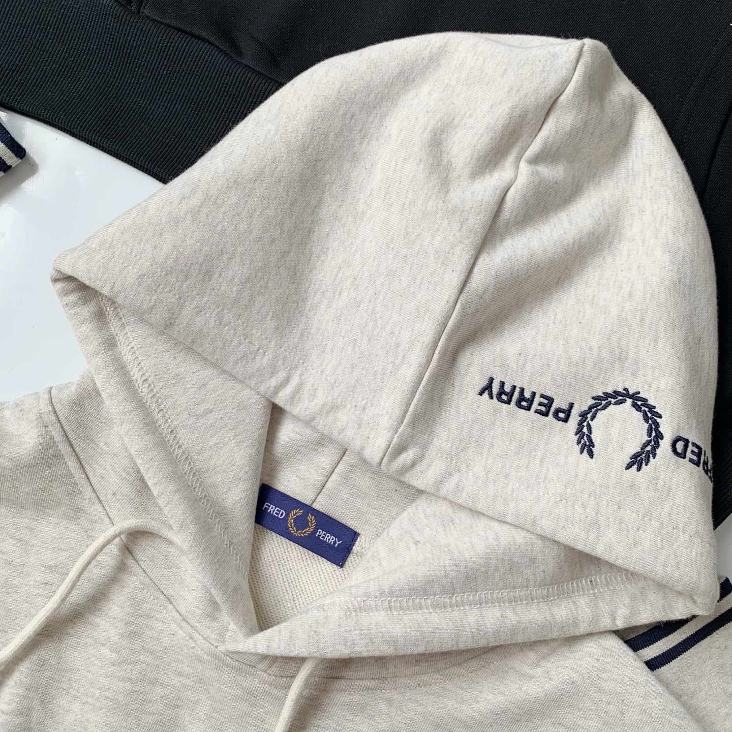 Fred perry 刺繡hoodies