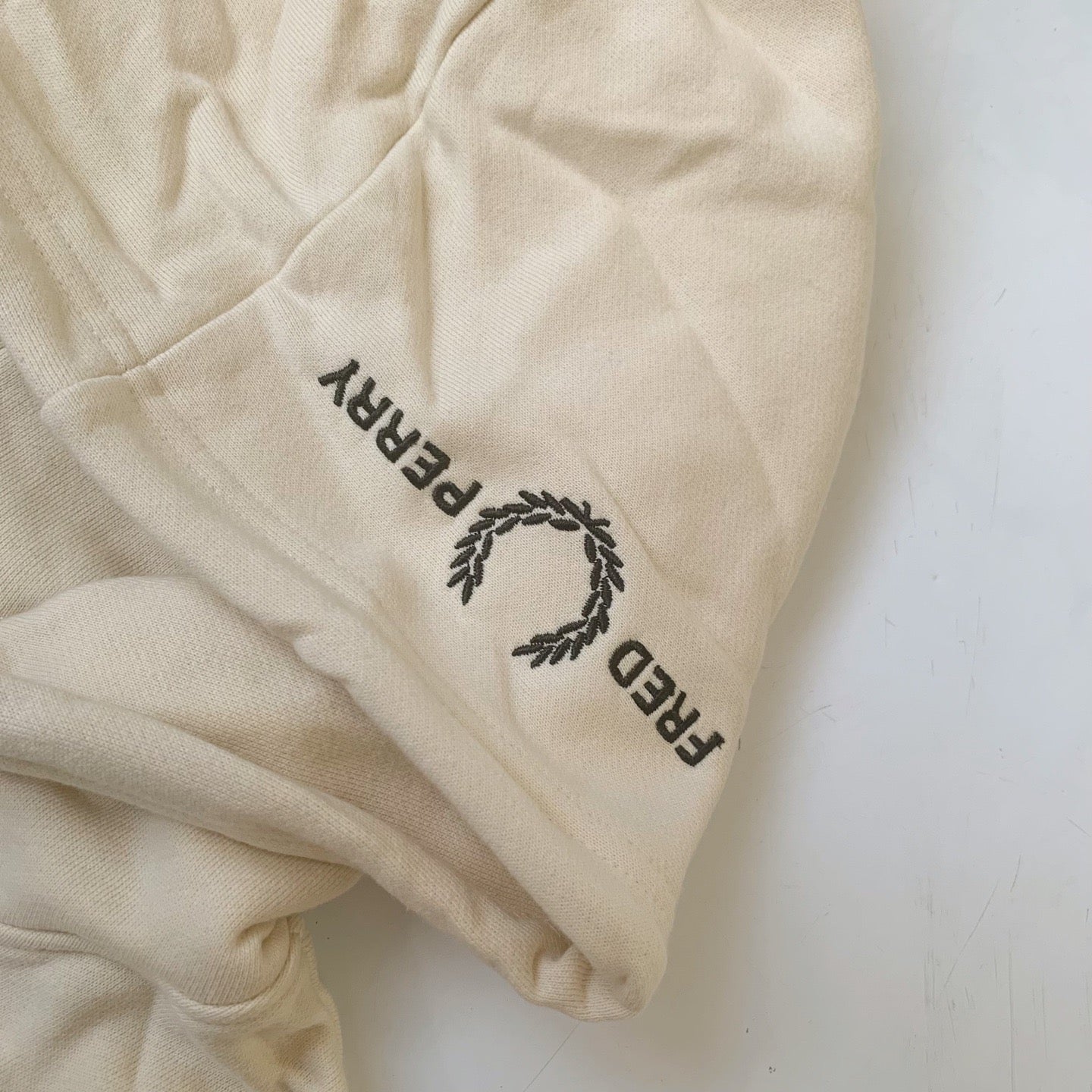 Fred perry 刺繡hoodies
