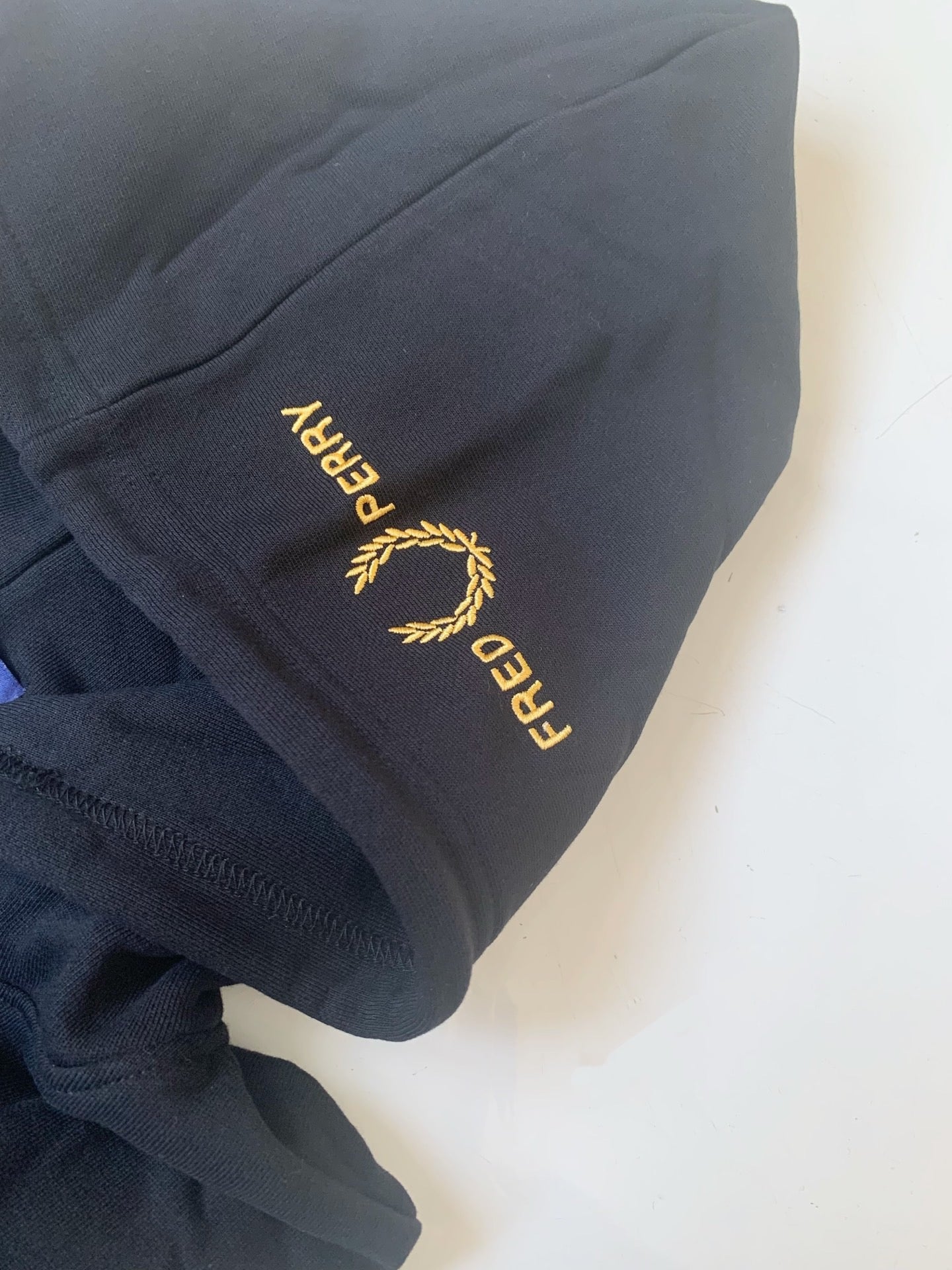 Fred perry 刺繡hoodies