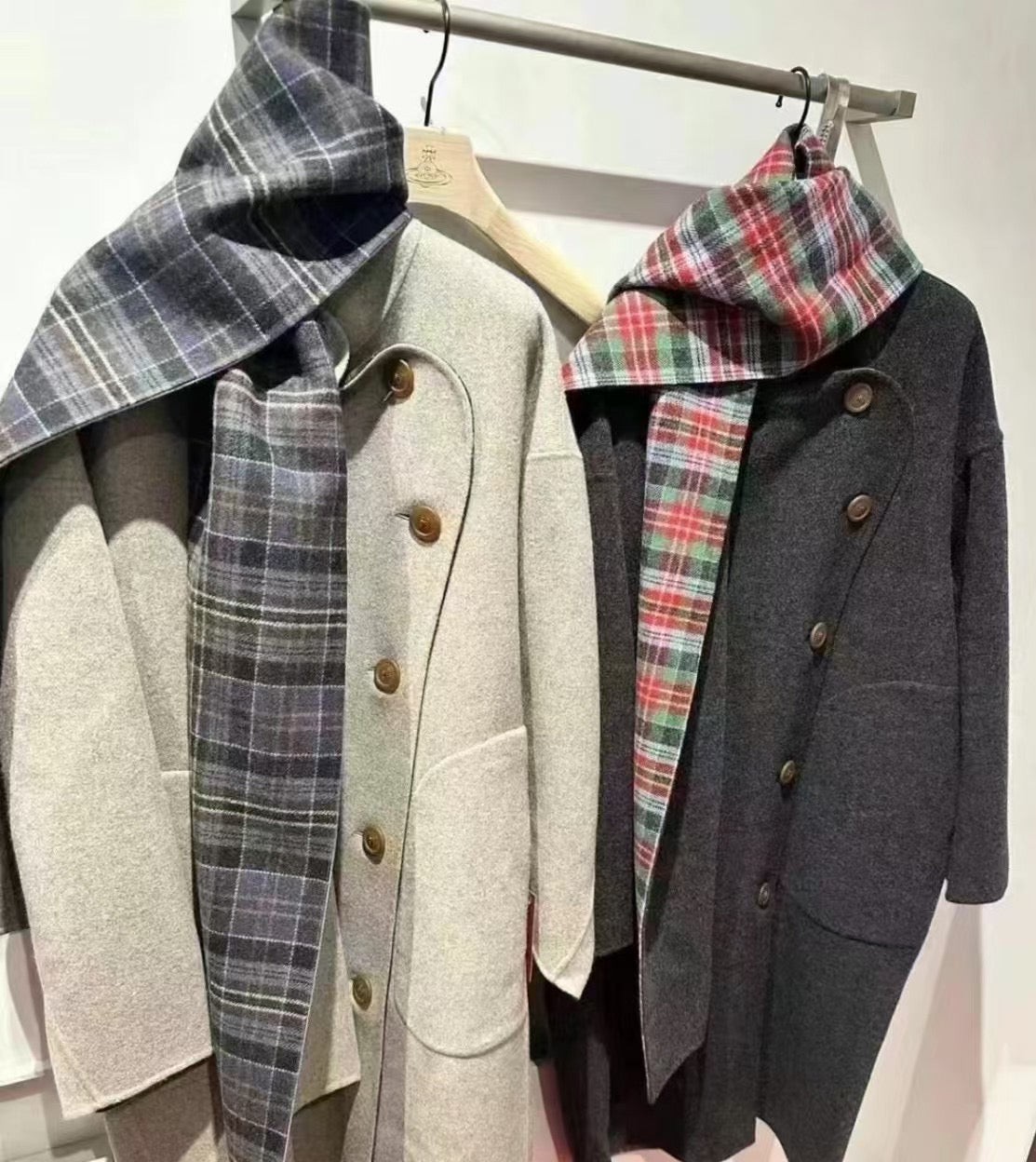 Vivienne Westwood 雙面羊毛褸連頸巾