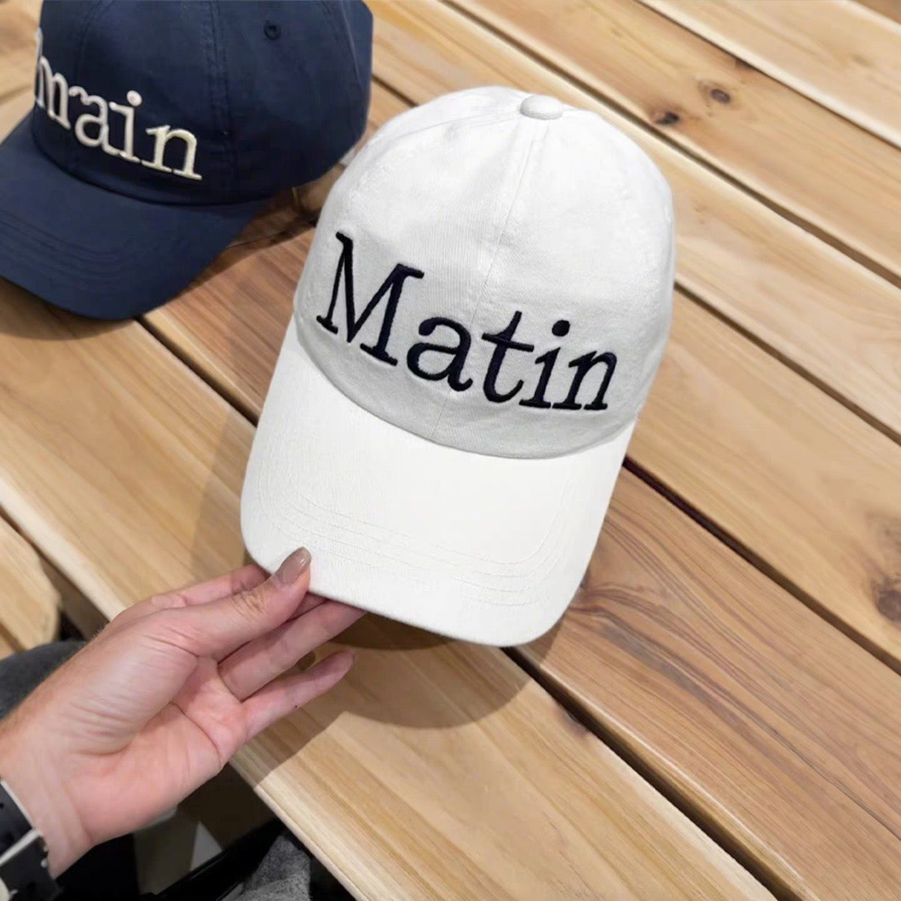 Matin Kim logo帽