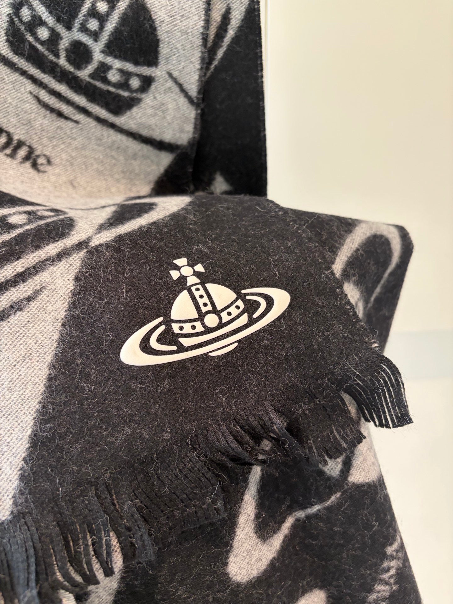 Vivienne Westwood 提花logo頸巾