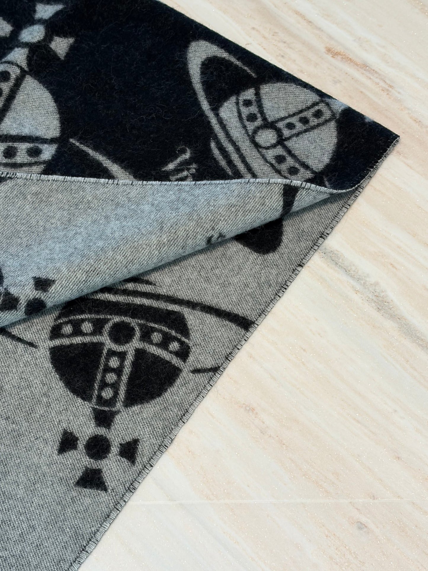 Vivienne Westwood 提花logo頸巾