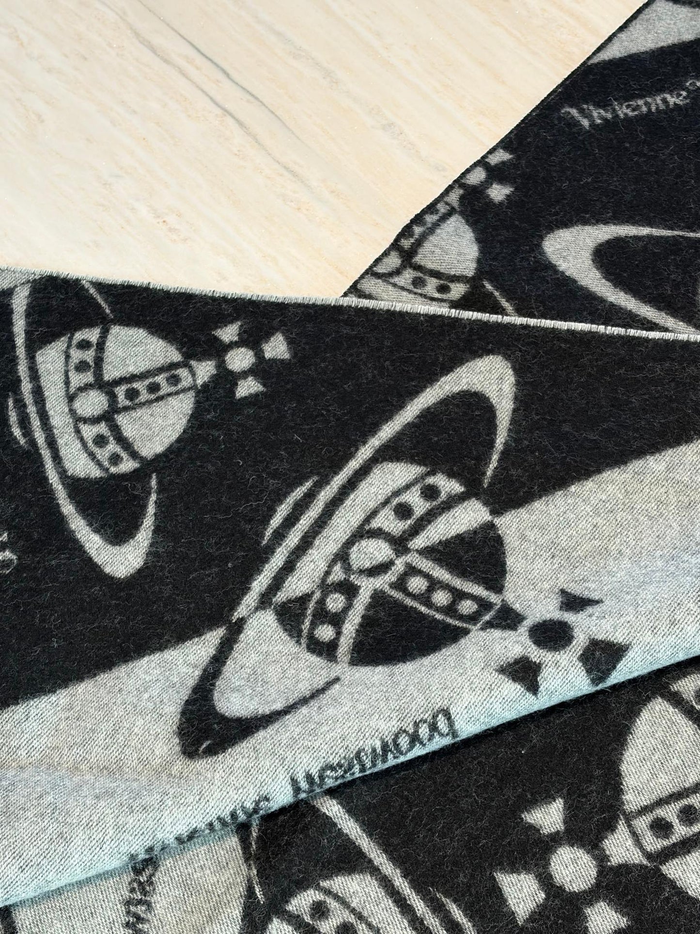 Vivienne Westwood 提花logo頸巾