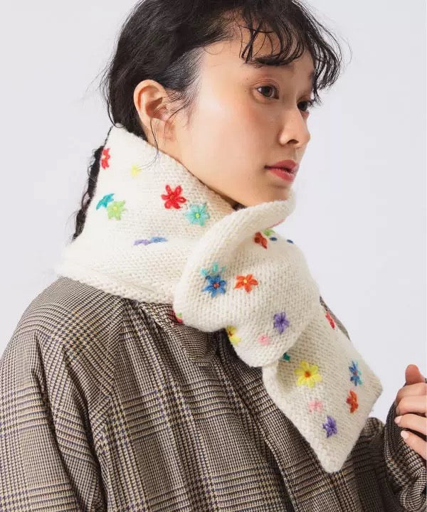 Beams boy 羊毛花朵刺繡頸巾