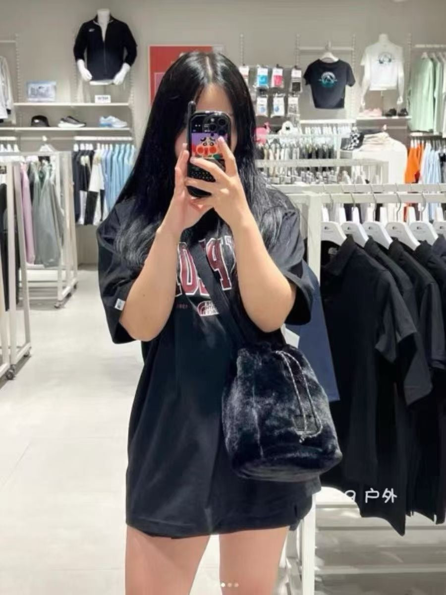 TNF 仿兔毛斜咩手挽袋