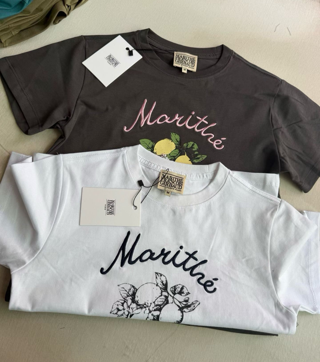 Marithe 刺繡字母lemon tee