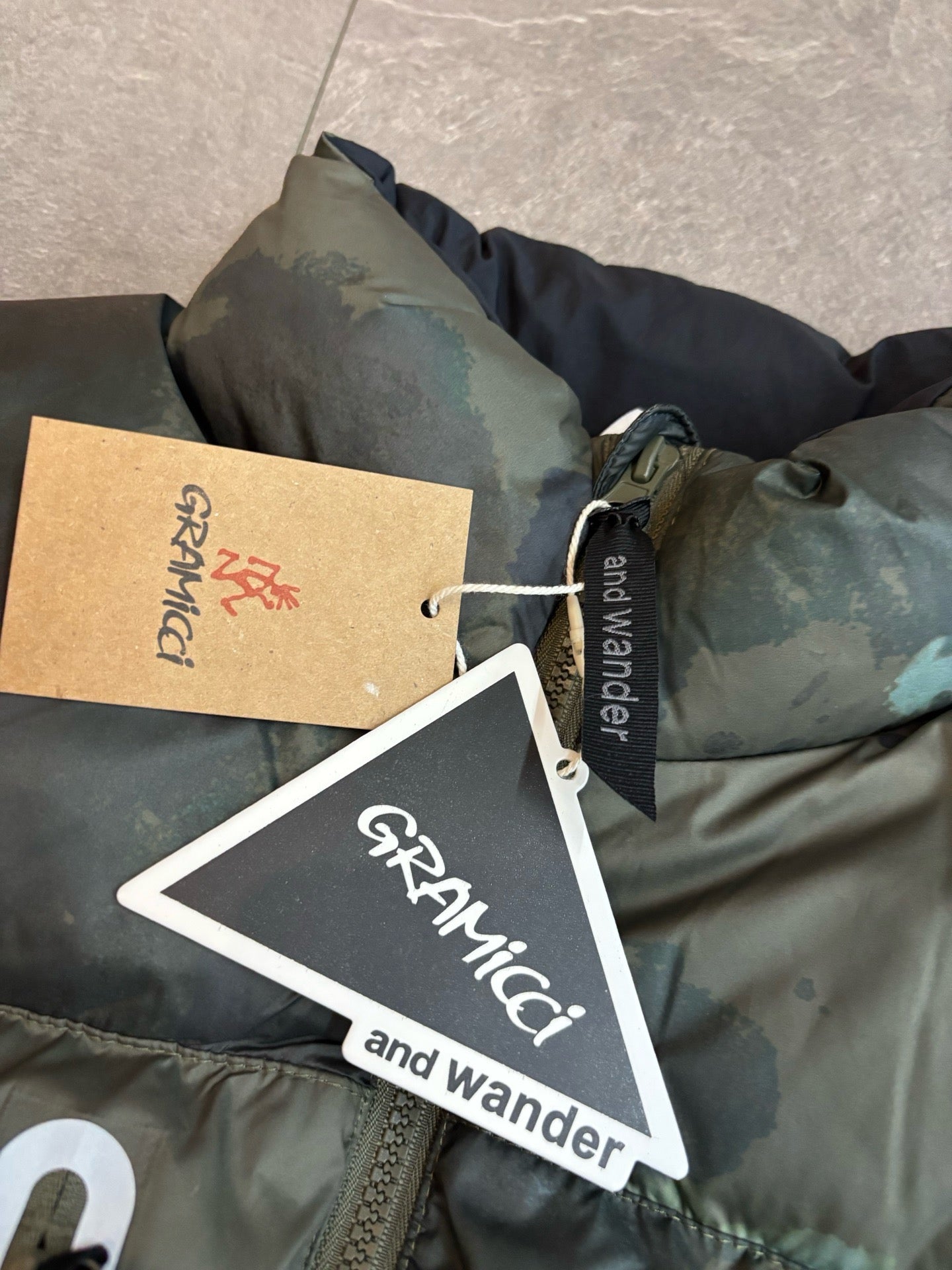 Gramicci x and wander防水背心