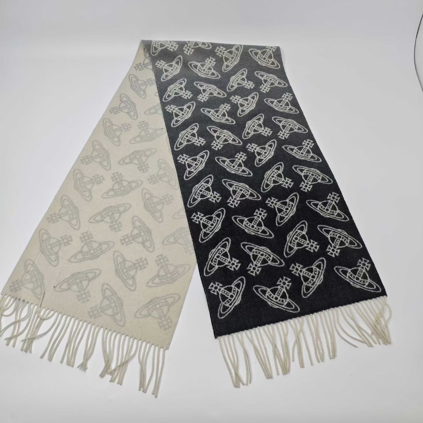 Vivienne Westwood提花雙面羊毛頸巾