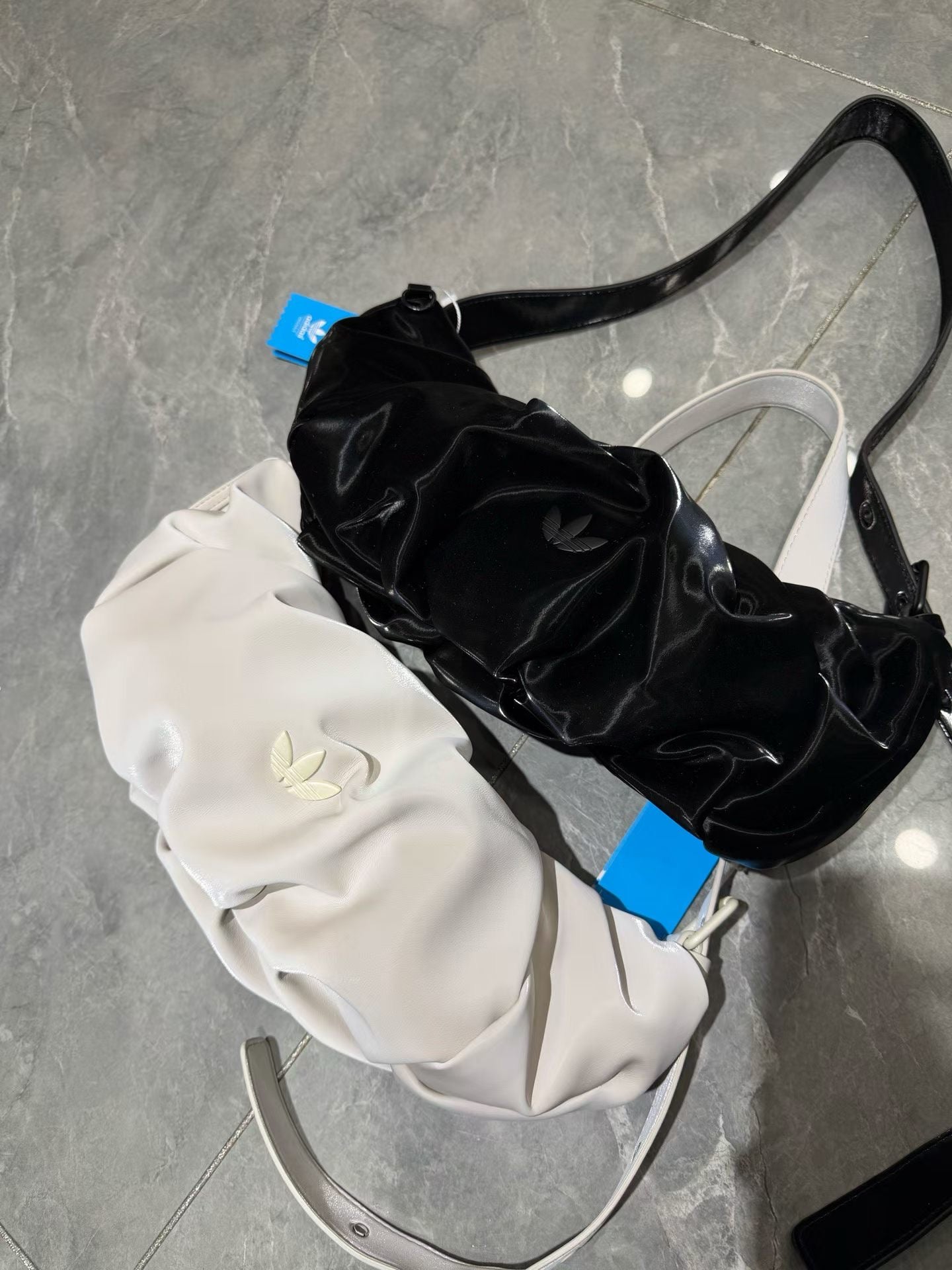 Adidas 雲朵袋