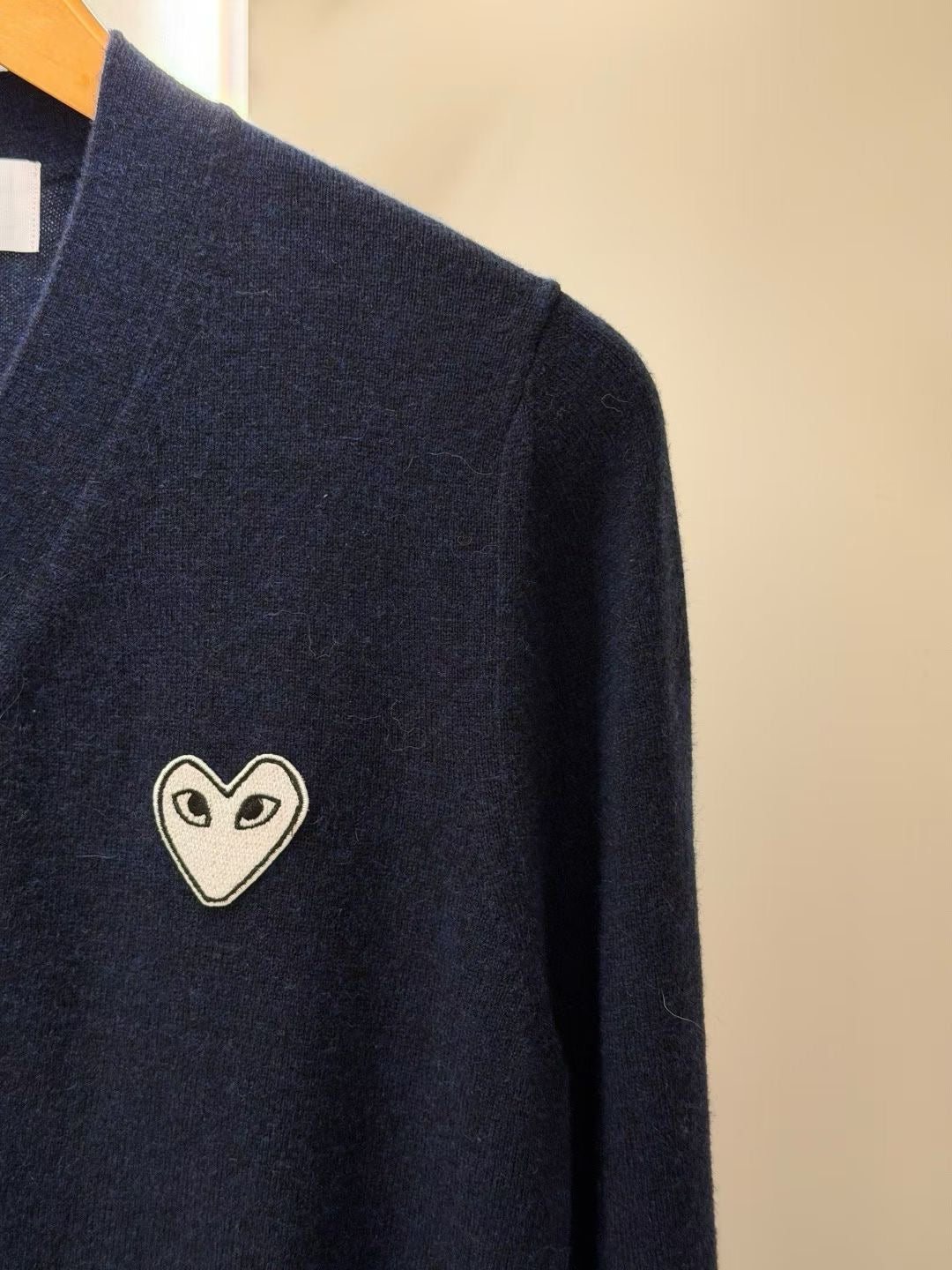 CDG play V領白心cardigan