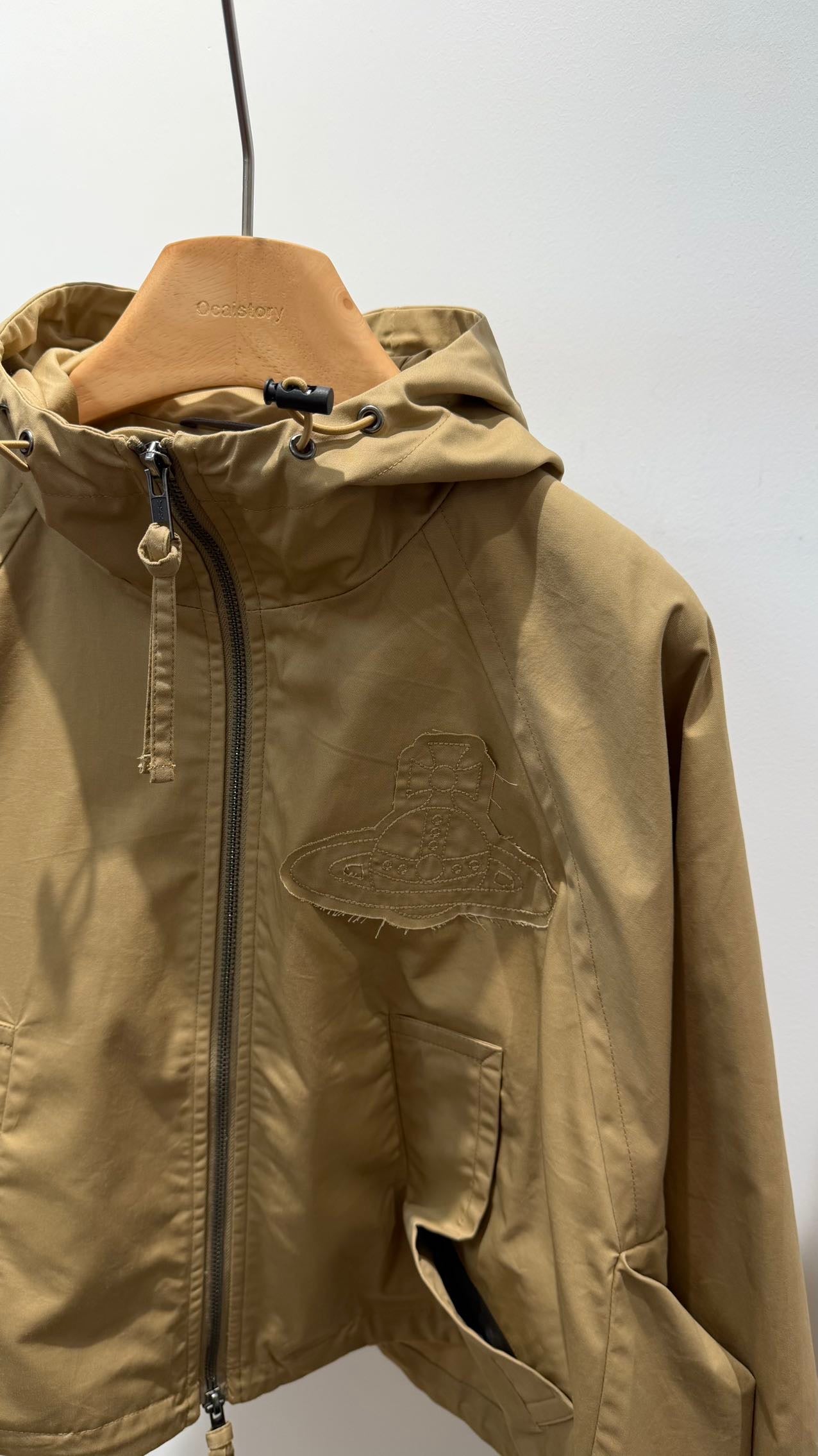 Vivienne Westwood 布貼風褸