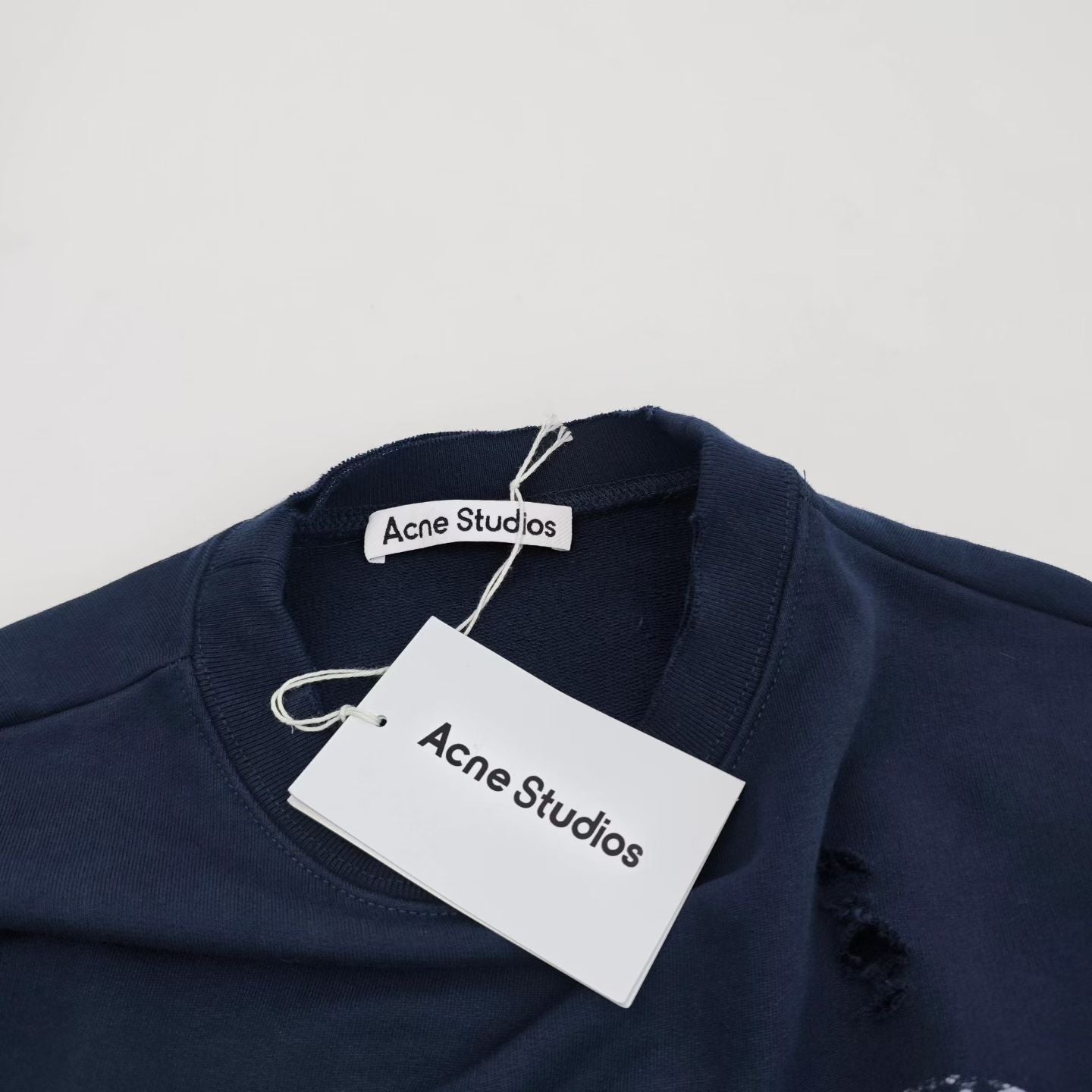 Acne studios 徽章破洞衛衣