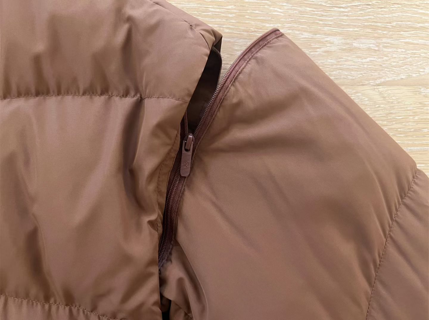 Lululemon 中長羽絨