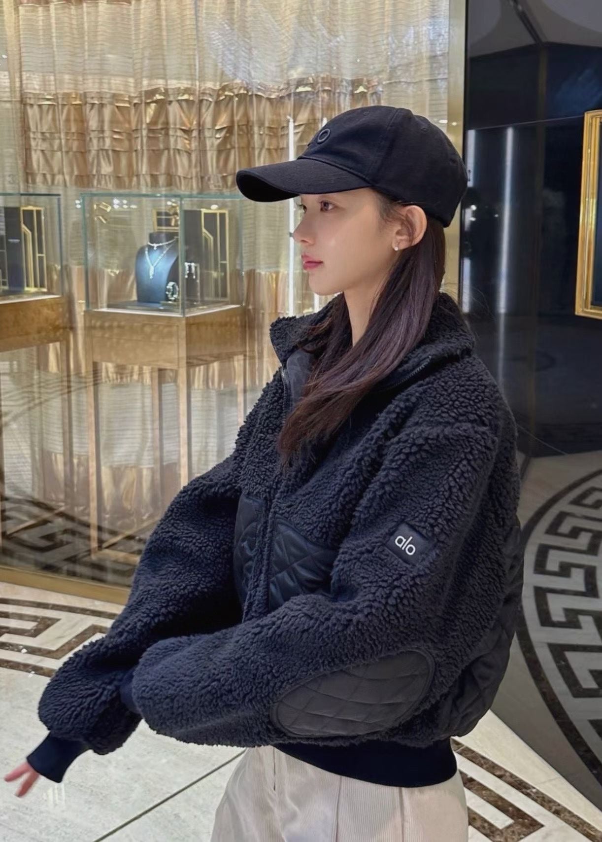 Alo羊羔搖粒絨外套